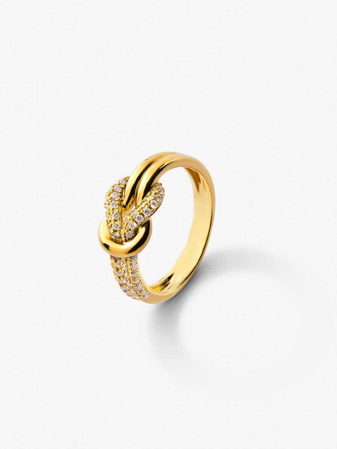 18K yellow gold ring with white diamonds of 0.32 cts and knot shape