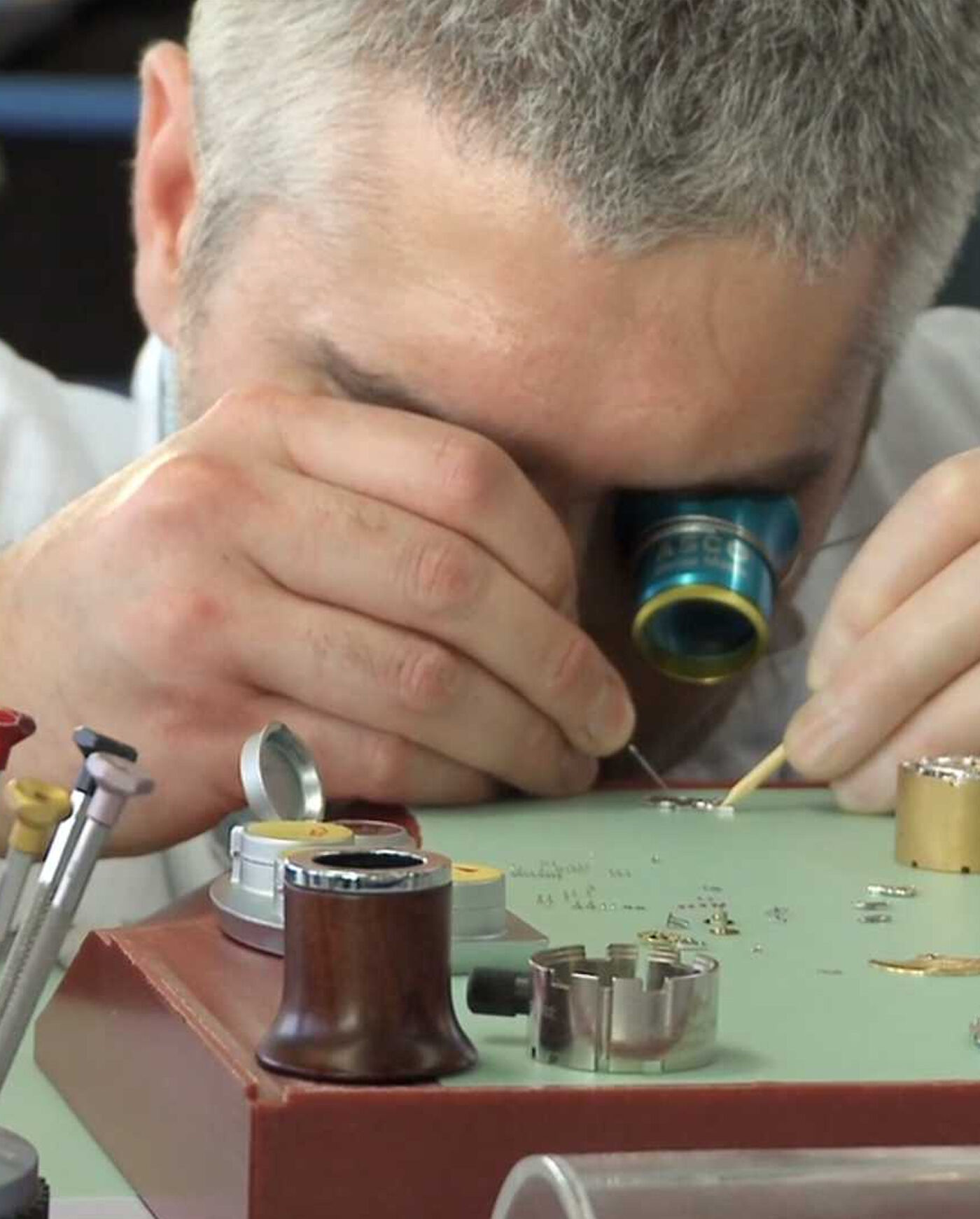 Patek Philippe y el arte del acabado a mano: La perfección en cada detalle