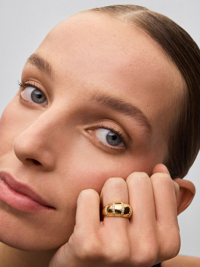 18K Yellow Gold Ring with Brilliant-Cut Pavé Diamonds image number 1