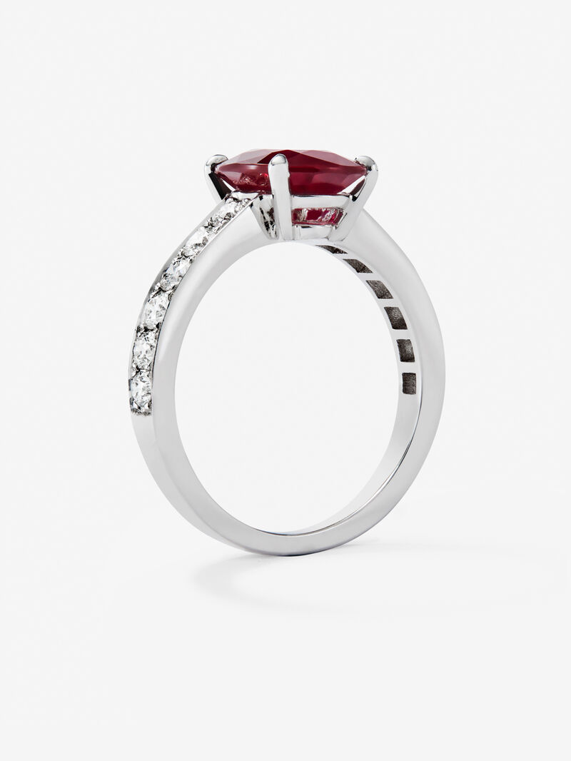 18K white gold ring with oval-cut pigeon red ruby ​​of 2.51 cts and 12 brilliant-cut diamonds with a total of 0.56 cts image number 4