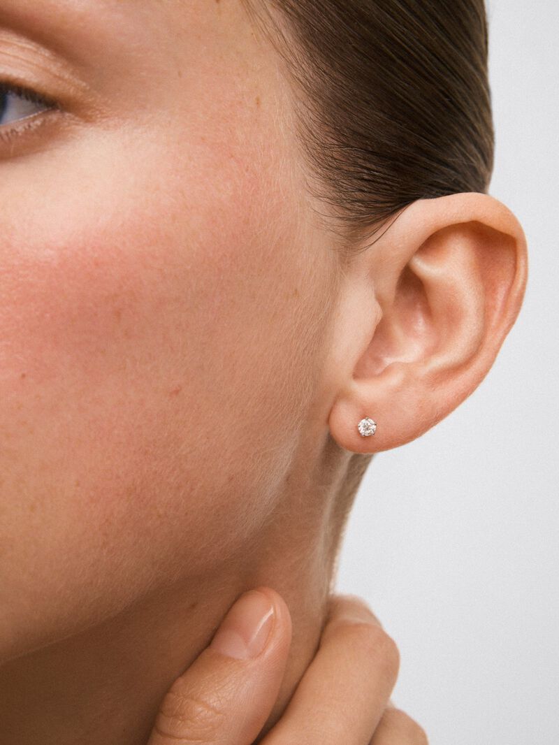 18K white gold earrings with solitary diamond image number 1