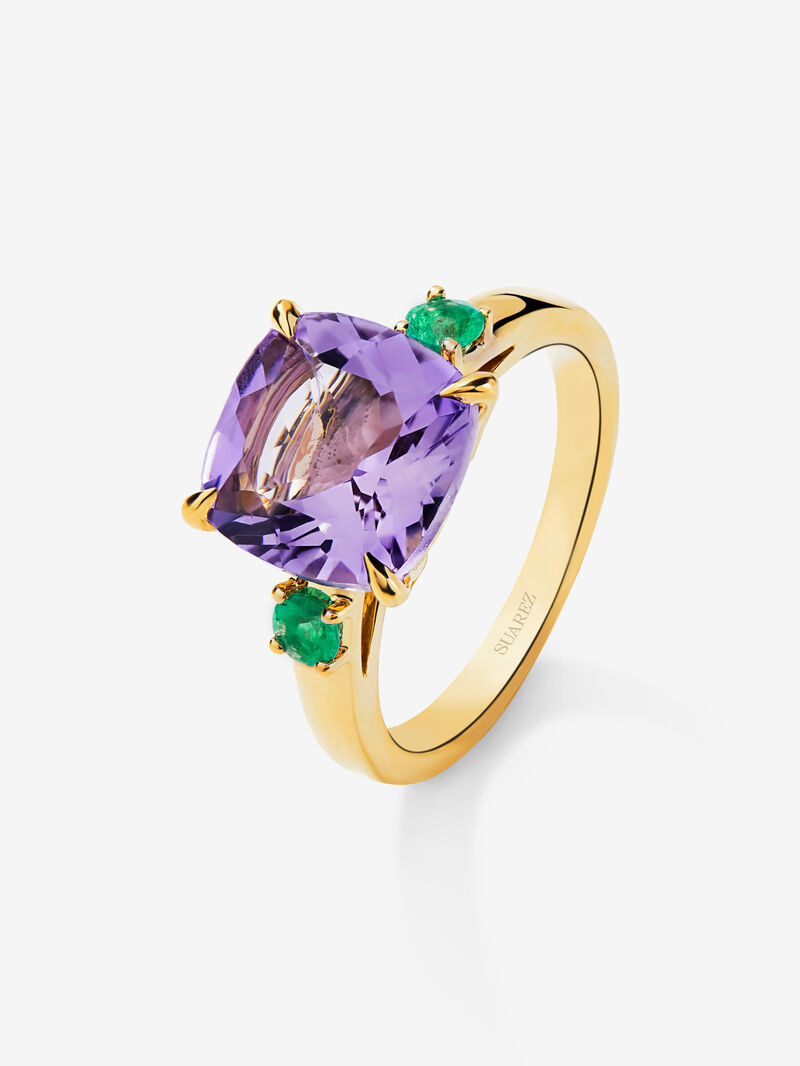 18K yellow gold triple ring with cushion-cut purple amethyst of 3.53 cts and 2 brilliant-cut green emeralds with a total of 0.19 cts image number 0