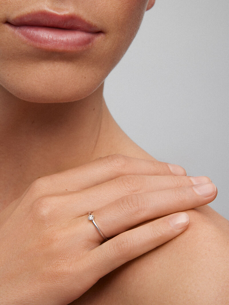 18K white gold ring with 0.15 ct brilliant cut diamond image number 2