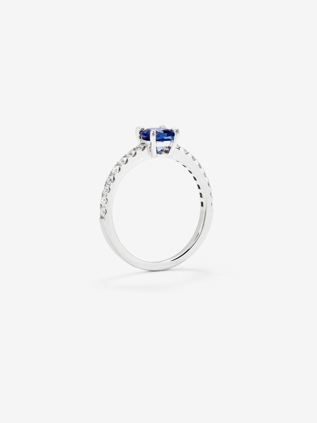 Anillo solitario de oro blanco de 18K con tanzanita y diamante