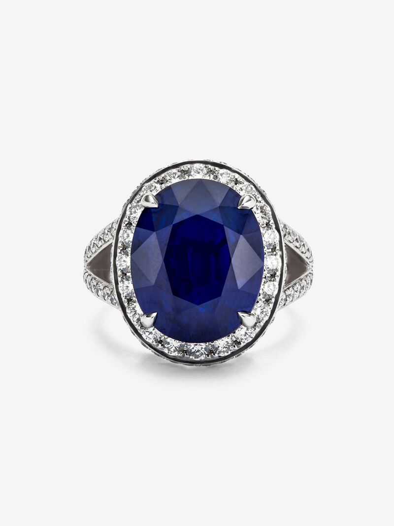 18K white gold ring with oval-cut royal blue sapphire of 12.64 cts and border and arm of 93 diamonds with a total of 1.74 cts image number 1