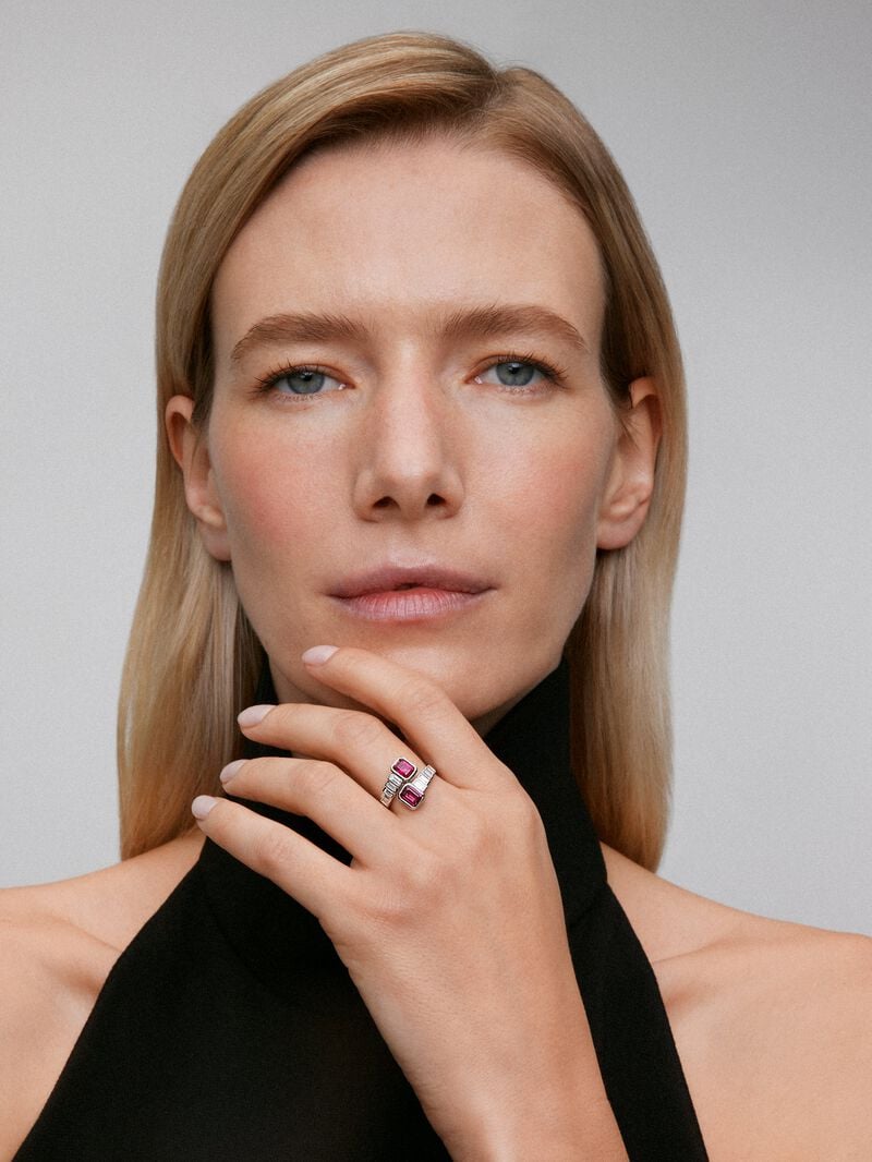 You and me ring in 18K white gold 2 with octagonal cut red rubies with a total of 2.06 cts and 10 baguette cut diamonds with a total of 0.57 cts image number 3