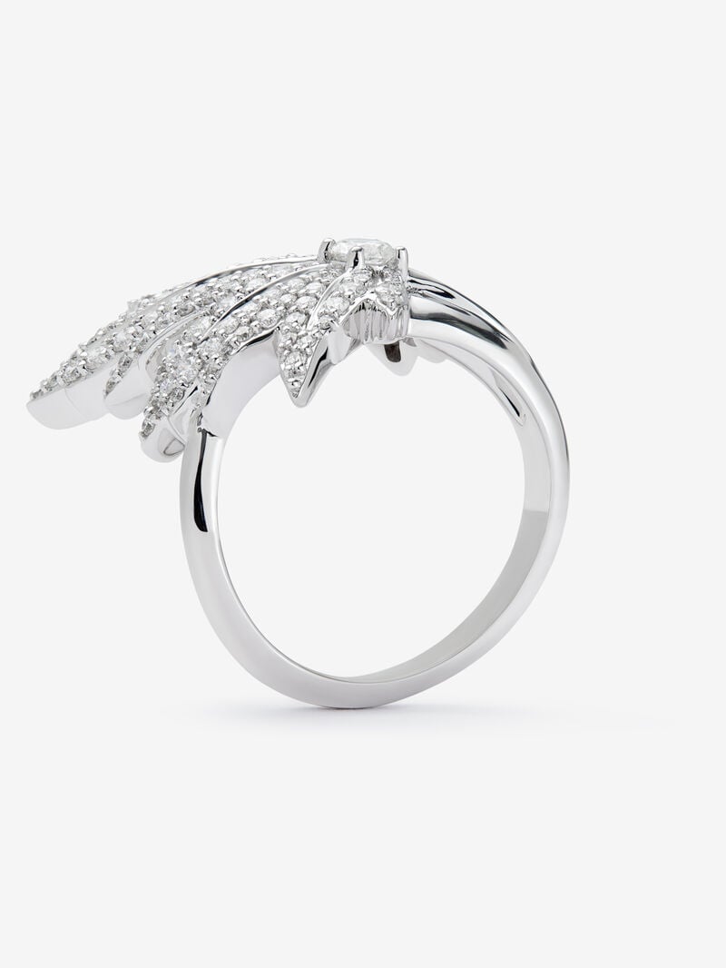 18K white gold ring with a 0.16 ct central brilliant-cut diamond, diamond pavé, and a maple leaf design image number 4