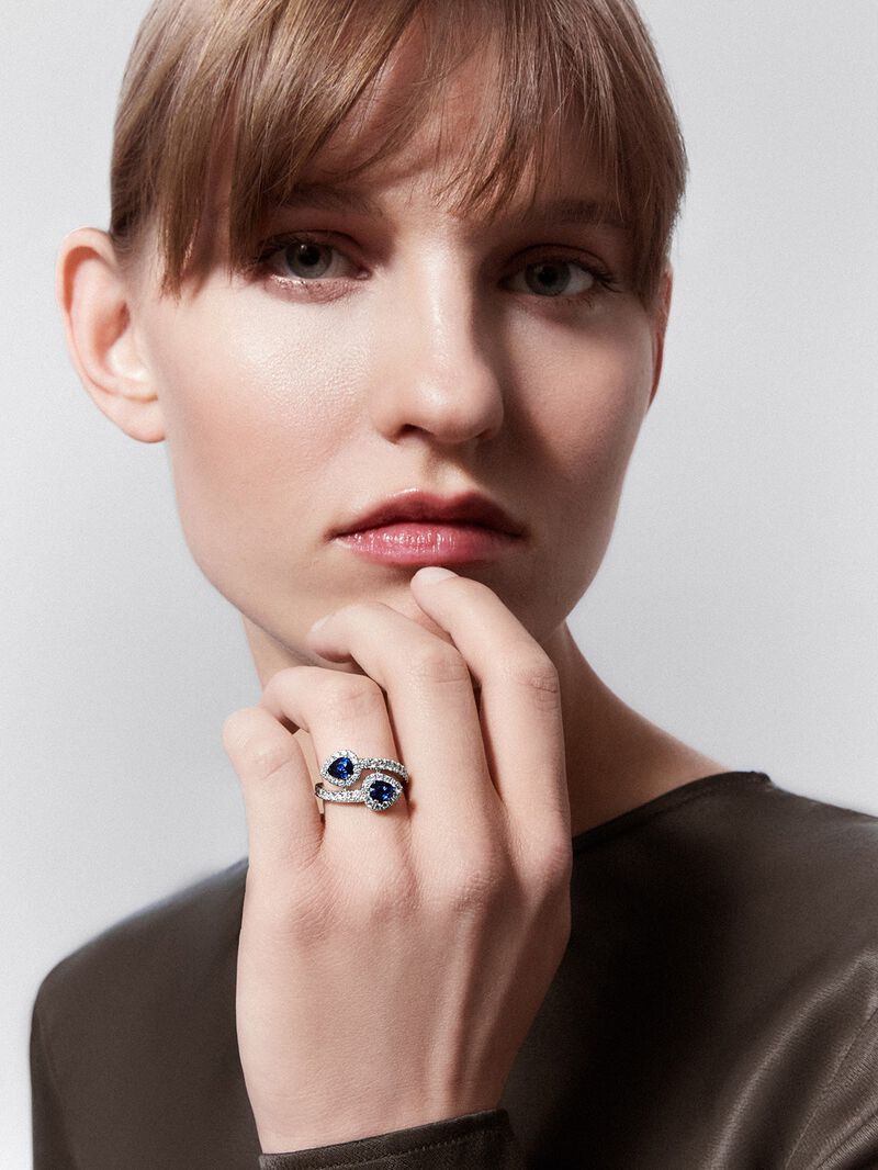You and me ring in 18K white gold with 2 pear-cut blue sapphires with a total of 1.4 cts and 44 brilliant-cut diamonds with a total of 0.77 cts image number 1