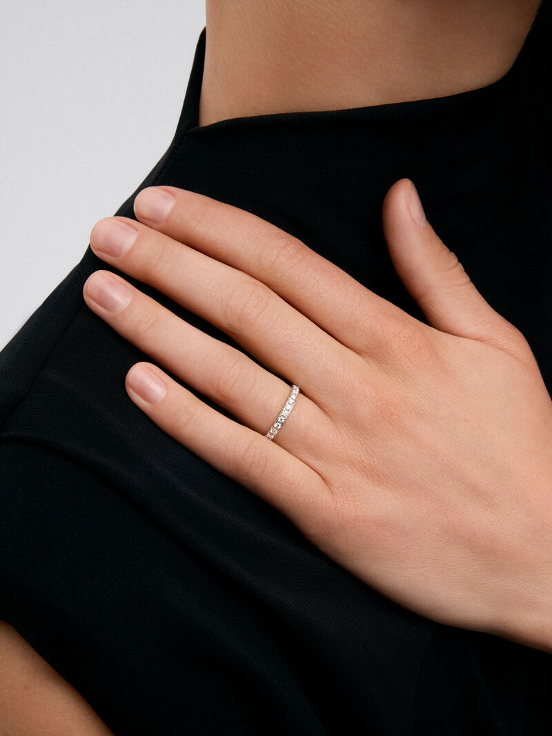 Half ring in 18K white gold with 13 brilliant-cut diamonds with a total of 0.27 cts image number 3