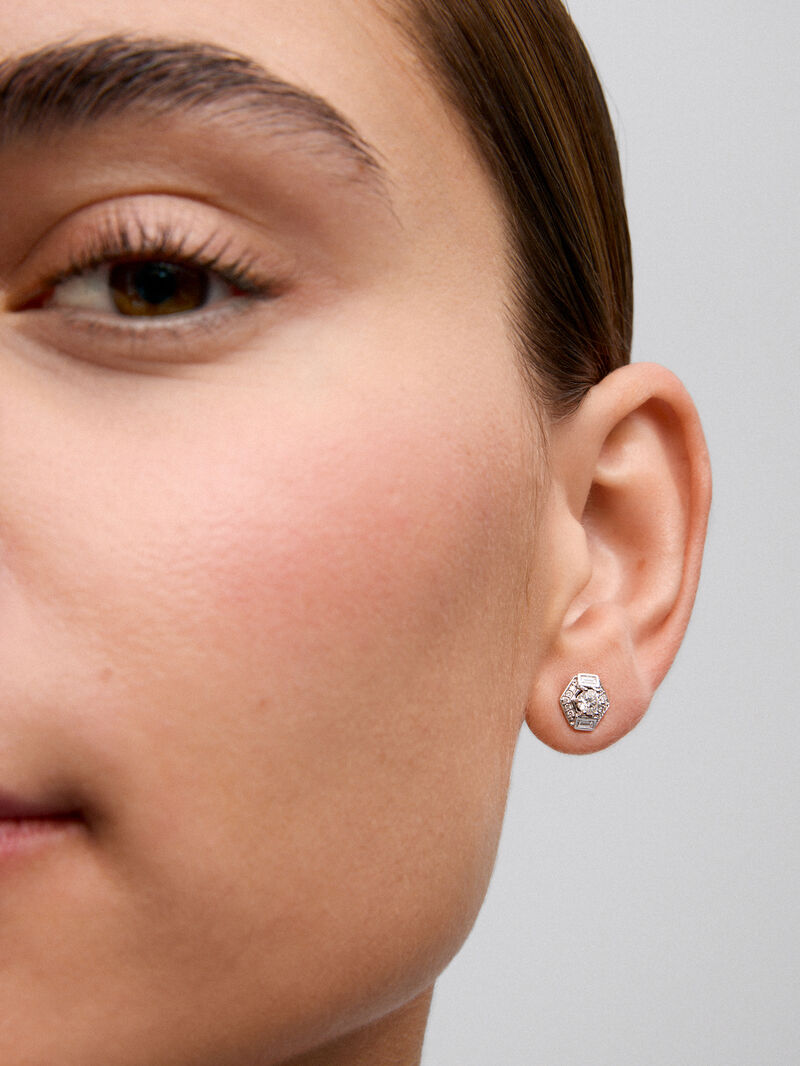 18K white gold earrings with baguette and brilliant cut diamonds image number 3