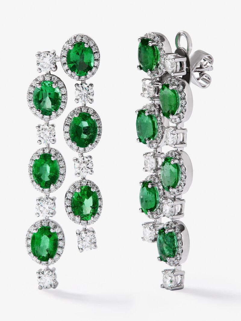 18K white gold earrings with 12 oval-cut green emeralds with a total of 6.6 cts and 206 brilliant-cut diamonds with a total of 2.88 cts image number 0