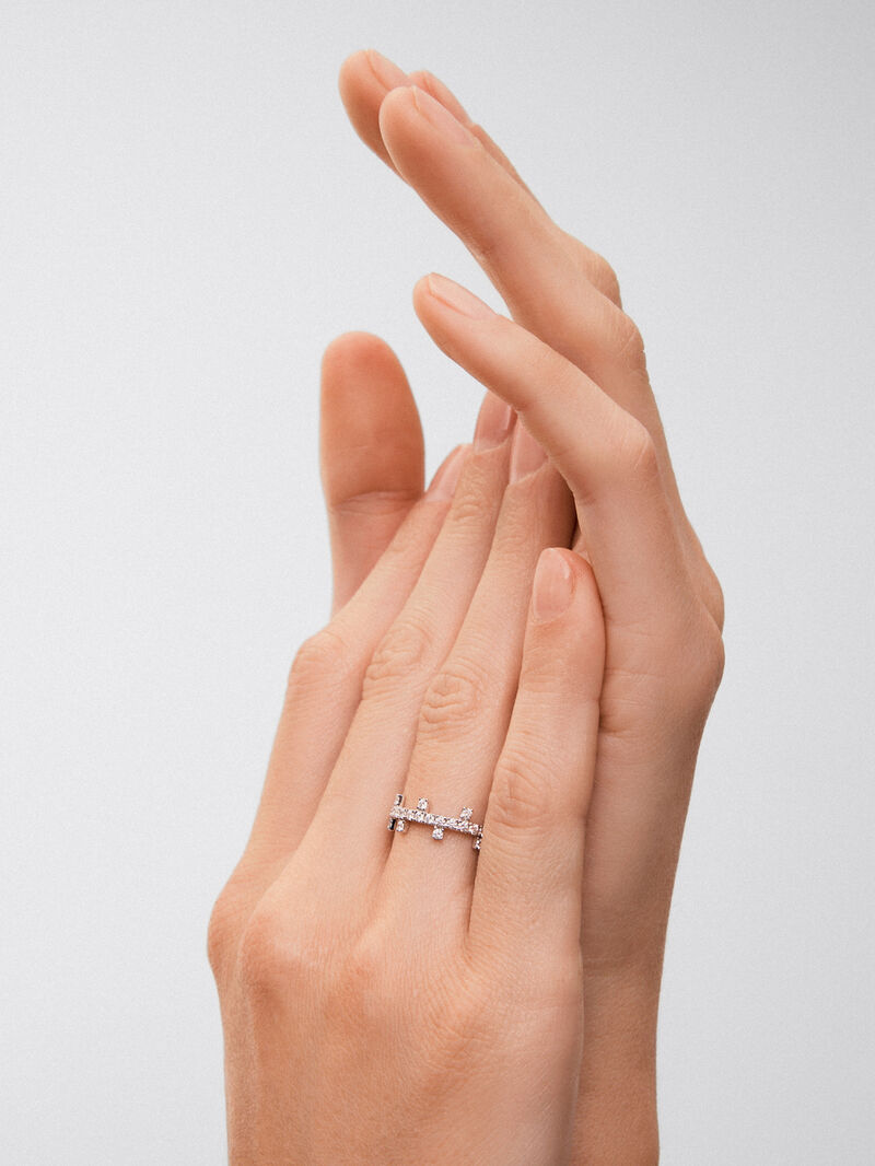 18K white gold ring with 0.7 ct brilliant cut diamonds image number 1
