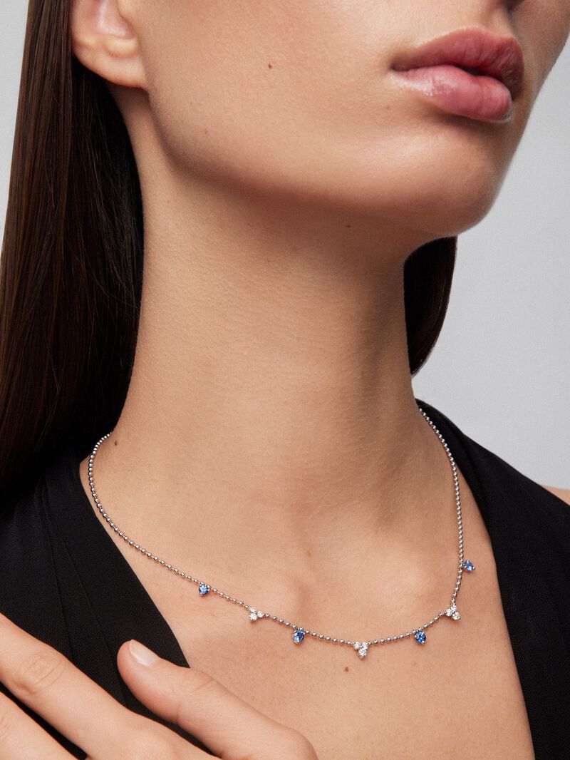 18K white gold pendant with 4 brilliant-cut blue sapphires with a total of 0.85 cts and 9 brilliant-cut diamonds with a total of 0.54 cts image number 1