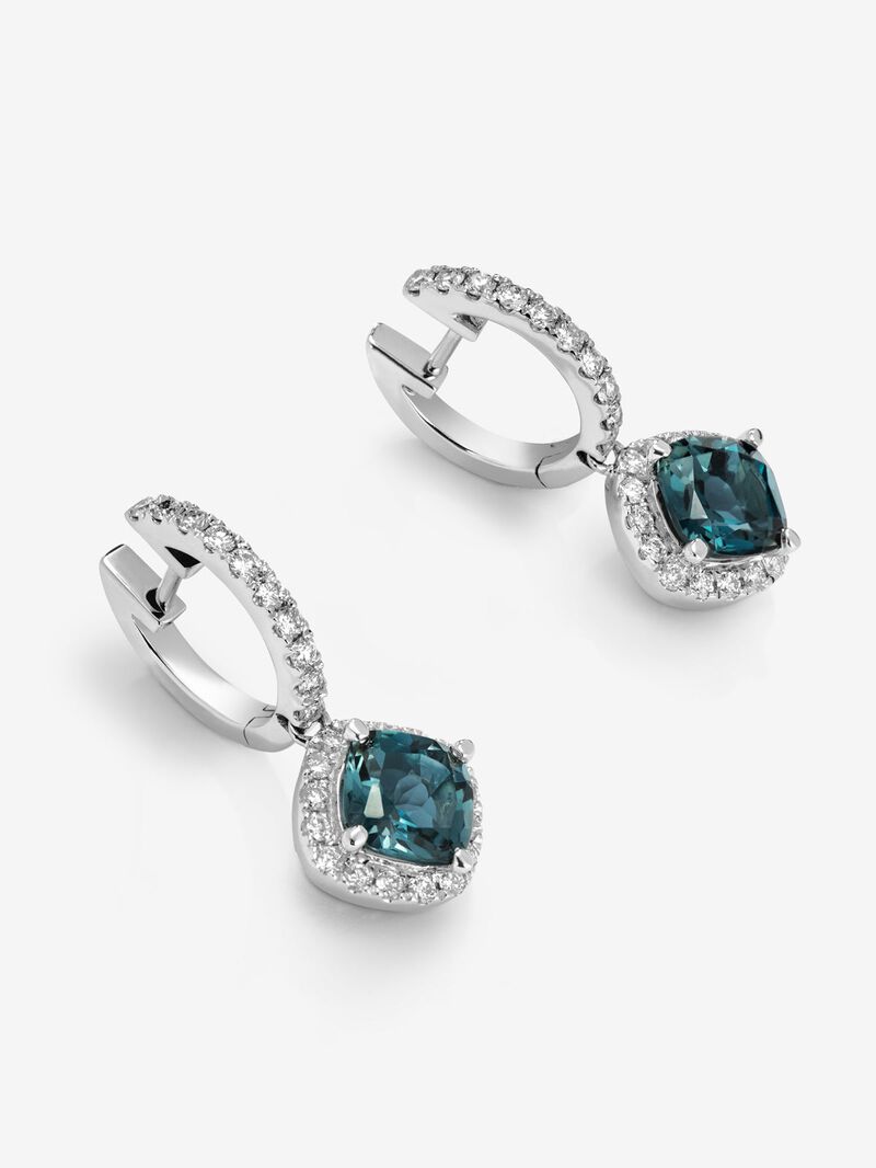 18K white gold hoop earrings with 2 cushion-cut London blue topazes with a total of 2.16 cts and 52 brilliant-cut diamonds with a total of 0.49 cts image number 2