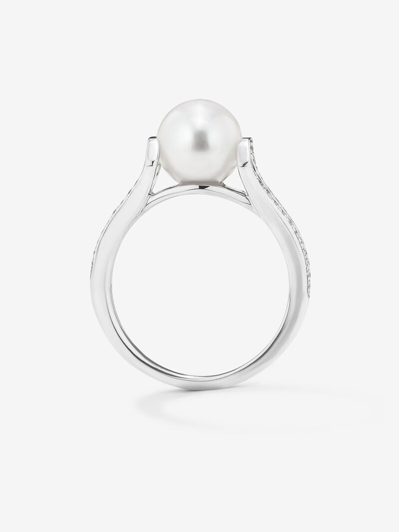 18K white gold ring with 8mm akoya pearl and 60 brilliant-cut diamonds with a total of 0.23 cts image number 5