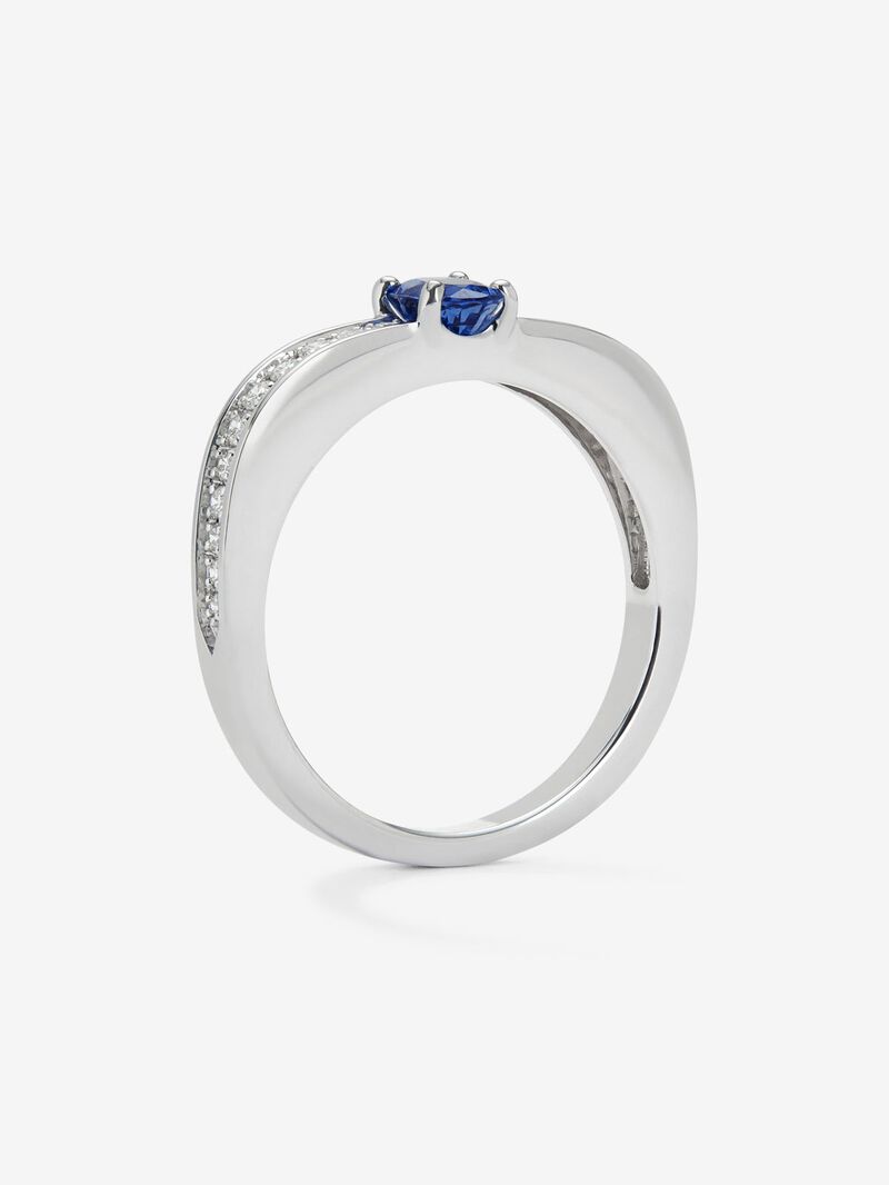 18K white gold ring with oval-cut blue sapphire of 0.44 cts and 22 brilliant-cut diamonds with a total of 0.16 cts image number 4