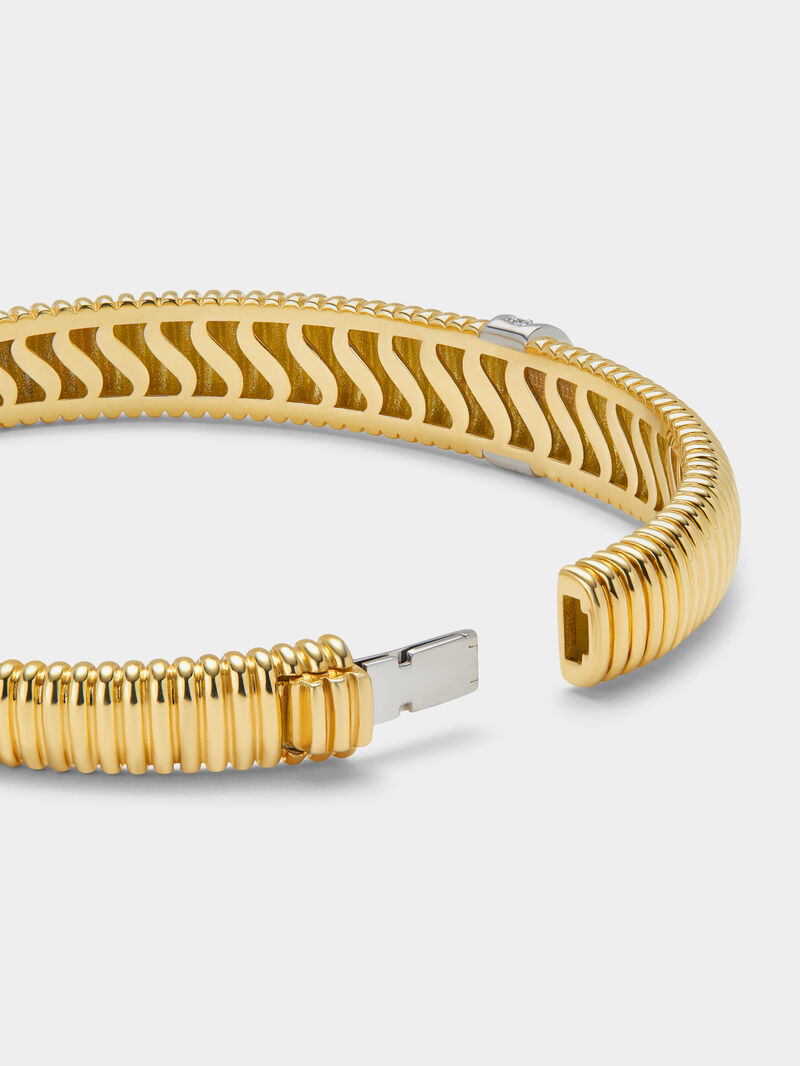 18K White and Yellow Gold Fluted Rigid Bracelet with Pavé Diamonds image number 4
