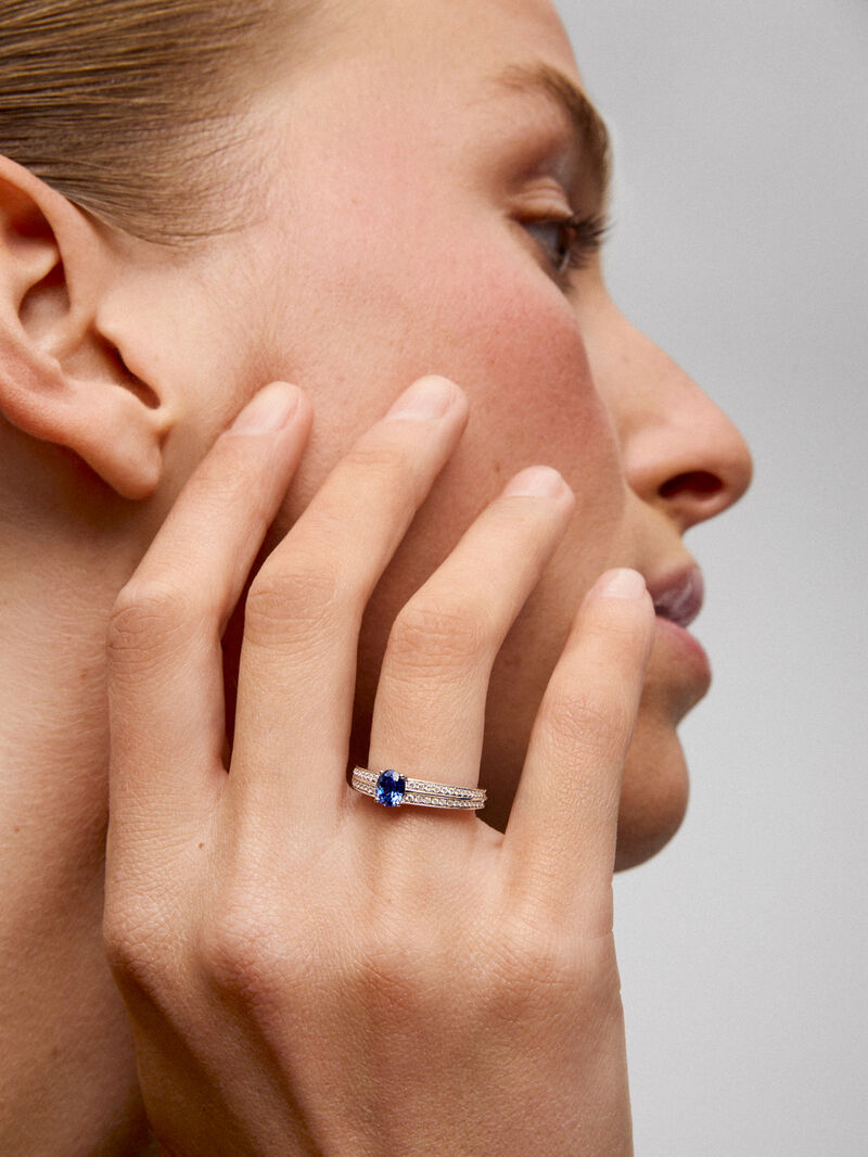 18K white gold ring with oval-cut blue sapphire of 0.62 cts and 56 brilliant-cut diamonds with a total of 0.2 cts image number 3