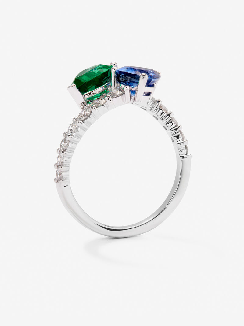 You and me ring in 18K white gold with an intense blue pear-cut sapphire of 1.49 cts, a pear-cut green emerald of 1.04 cts and 14 brilliant-cut diamonds with a total of 0.64 cts image number 4