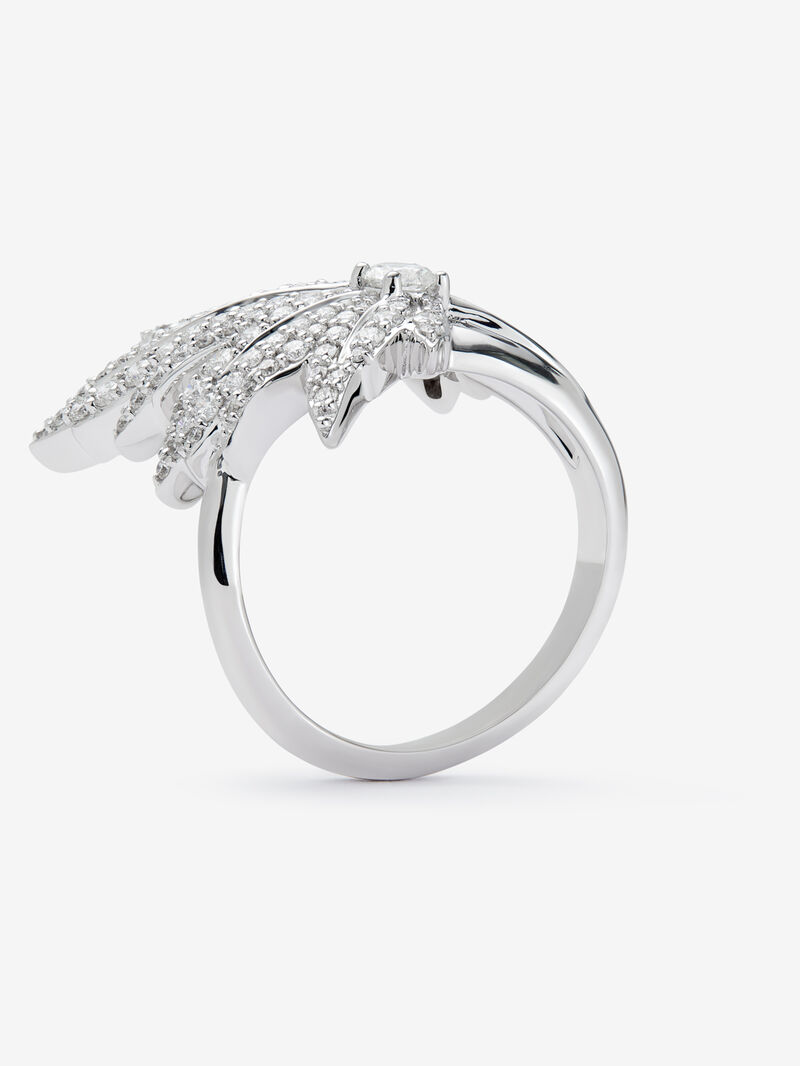 18K white gold ring with a 0.16 ct central brilliant-cut diamond, diamond pavé, and a maple leaf design image number 4