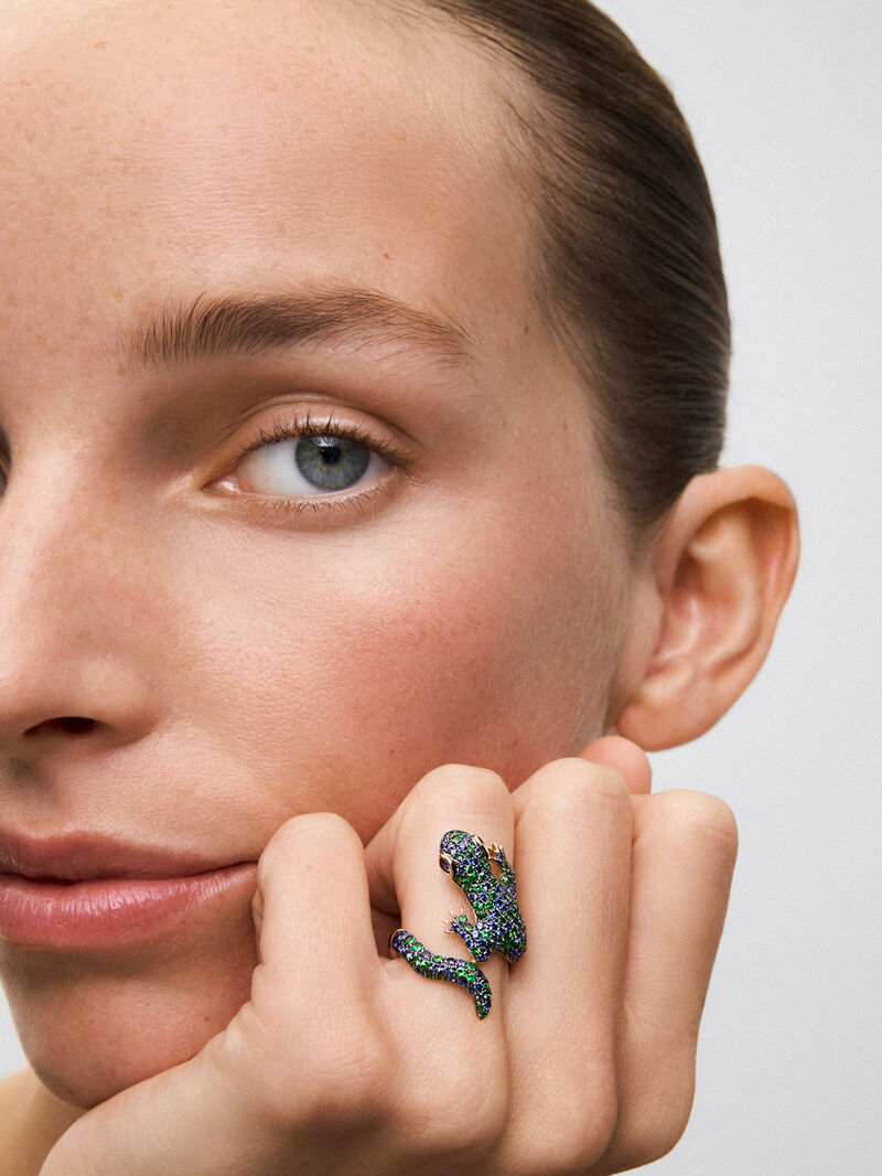 18K rose gold ring with 79 brilliant-cut tsavorites with a total of 1.35 cts and 81 brilliant-cut blue sapphires with a total of 1.35 cts in the shape of a salamander image number 2