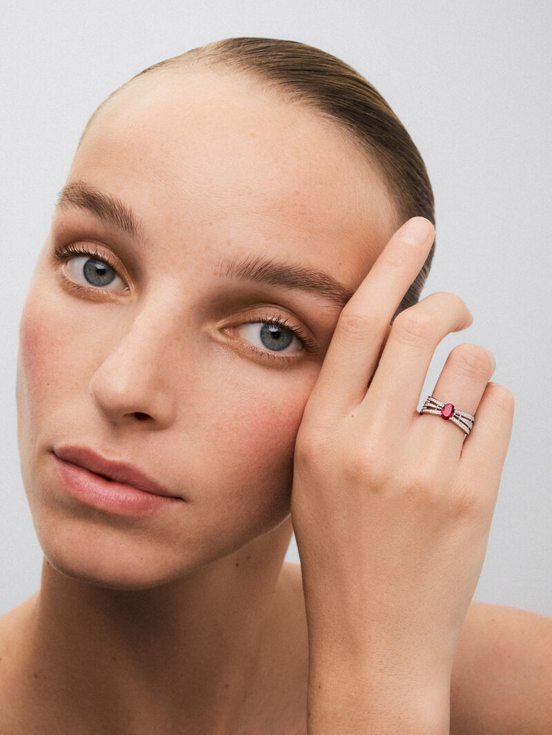 18K white gold multi-arm ring with oval-cut red ruby ​​of 0.65 cts and brilliant-cut diamonds with a total of 0.45 cts image number 3