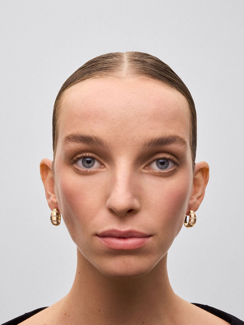 18K Yellow Gold Hoop Earrings with Brilliant-Cut Pavé Diamonds image number 1