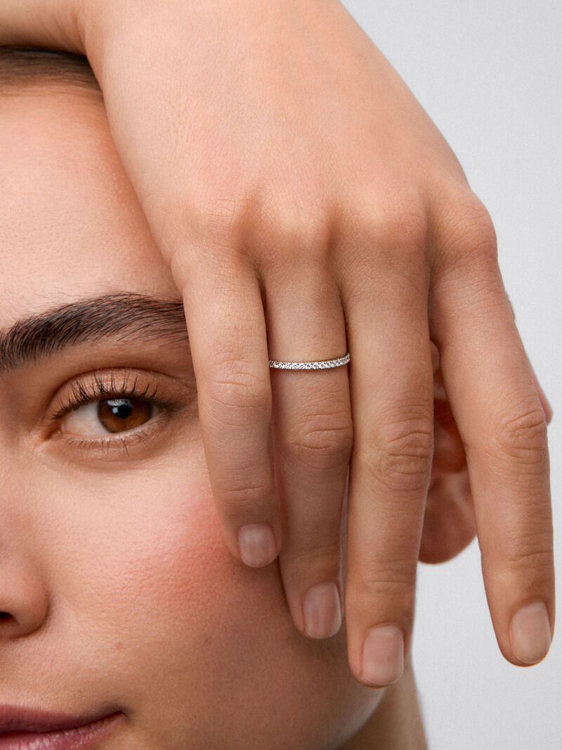 Half ring in 18K white gold with 19 brilliant-cut diamonds with a total of 0.15 cts image number 3
