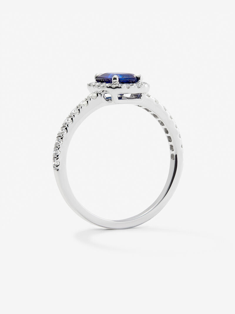 18K white gold ring with octagonal-cut blue sapphire of 0.91 cts and 30 brilliant-cut diamonds with a total of 0.26 cts image number 2