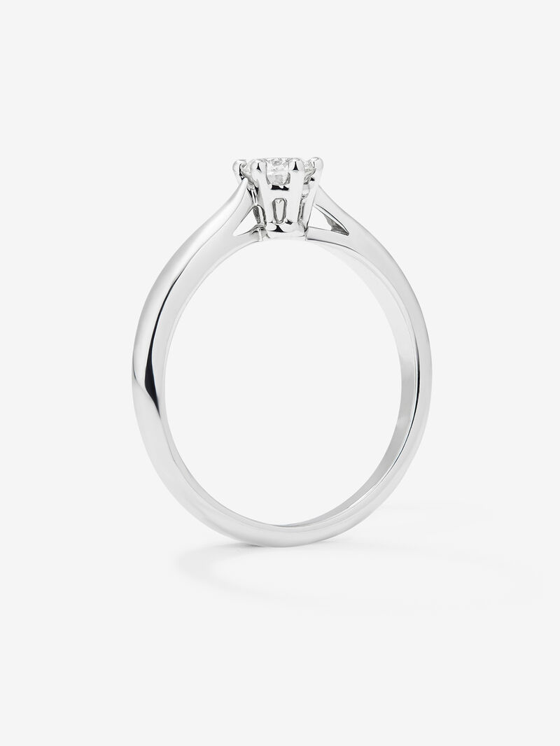 18K white gold compromise ring with 0.3 carat central diamond image number 4