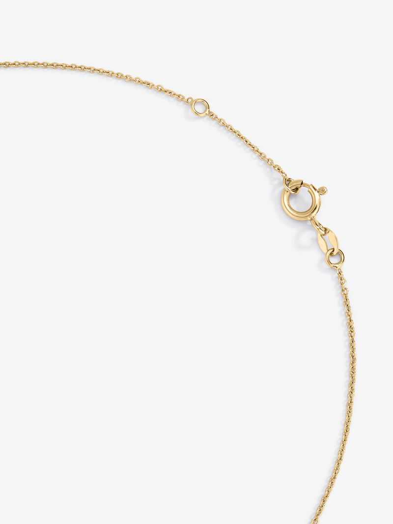 Colgante de oro amarillo de 18K con letra A y 12 diamantes en talla brillante con un total de 0,07 cts image number 2