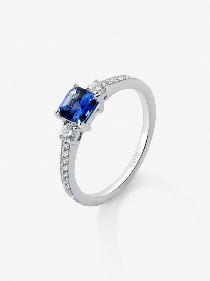18K white gold triple ring with octagonal-cut blue sapphire of 0.7 cts and 2 brilliant-cut diamonds with a total of 0.26 cts image number 0