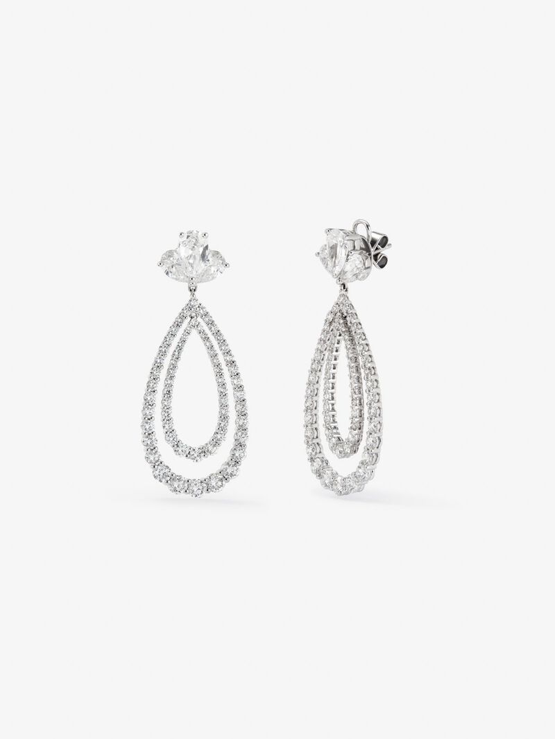 18K white gold earrings with 120 brilliant-cut diamonds with a total of 4.49 cts and 6 pear-cut diamonds with a total of 3.42 cts image number 0