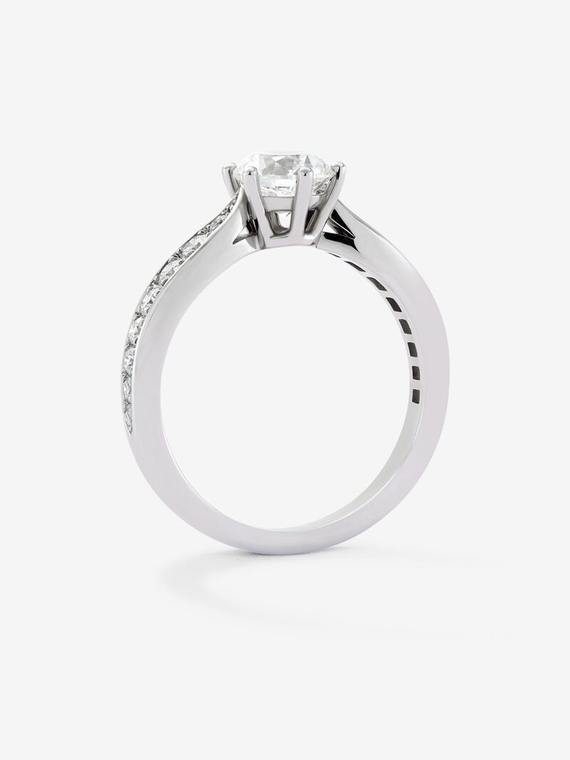 Solitaire ring in 18K white gold with a 1-carat brilliant-cut central diamond and additional diamonds totaling 0.38 cts image number 4