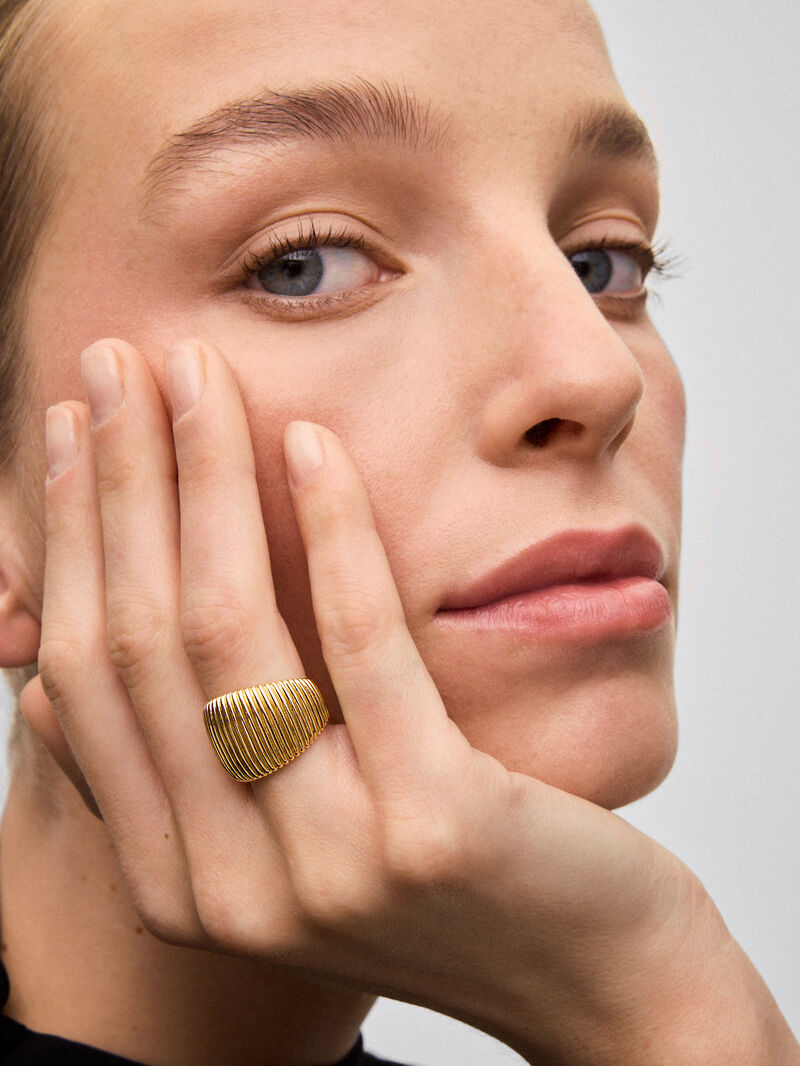 18K Yellow Gold Fluted Ring image number 3