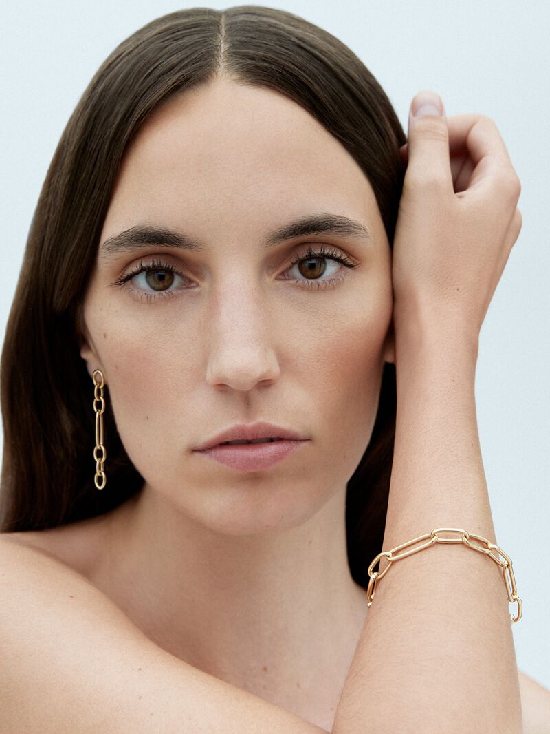 Medium link bracelet made of 18K yellow gold image number 1
