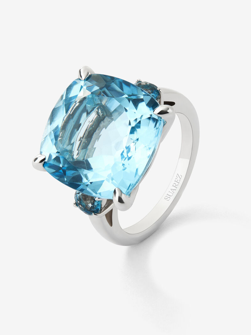 925 silver ring with cushion-cut sky blue topaz of 16.90 cts and 2 brilliant-cut London blue topazes with a total of 0.27 cts image number 0