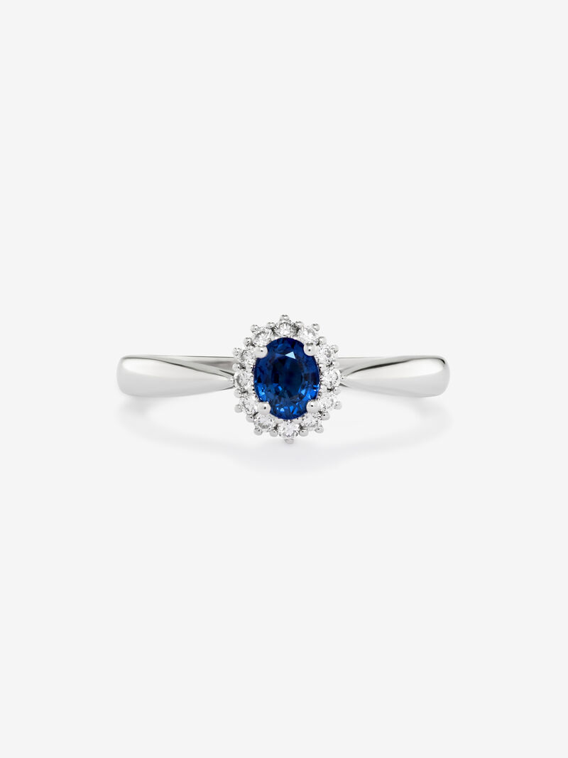 18K white gold ring with 0,82 cts oval-cut royal blue sapphire and brilliant-cut diamonds totaling 0,32 cts image number 2