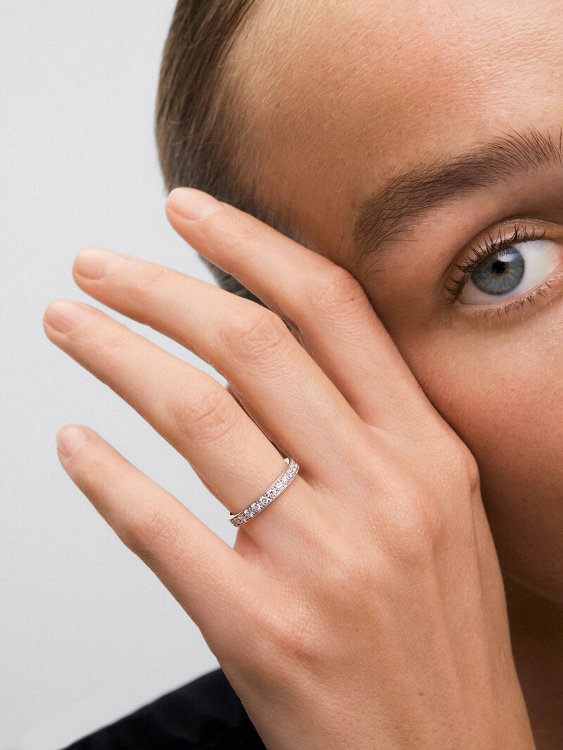 Half ring in 18K white gold with 13 brilliant-cut diamonds with a total of 0.36 cts image number 3