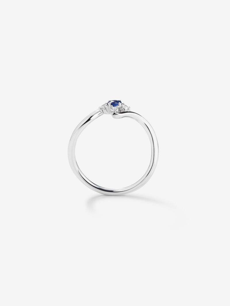 18K white gold ring with sapphire and diamonds. image number 4