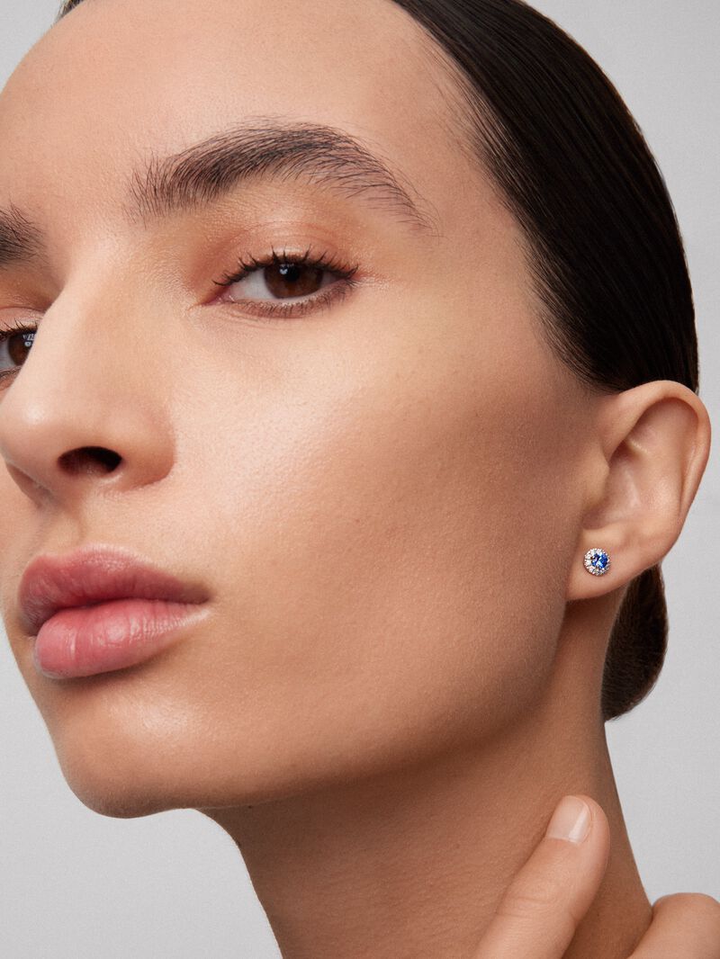 18K white gold earrings with 2 brilliant-cut blue sapphires with a total of 0.36 cts and 20 brilliant-cut diamonds with a total of 0.15 cts image number 1