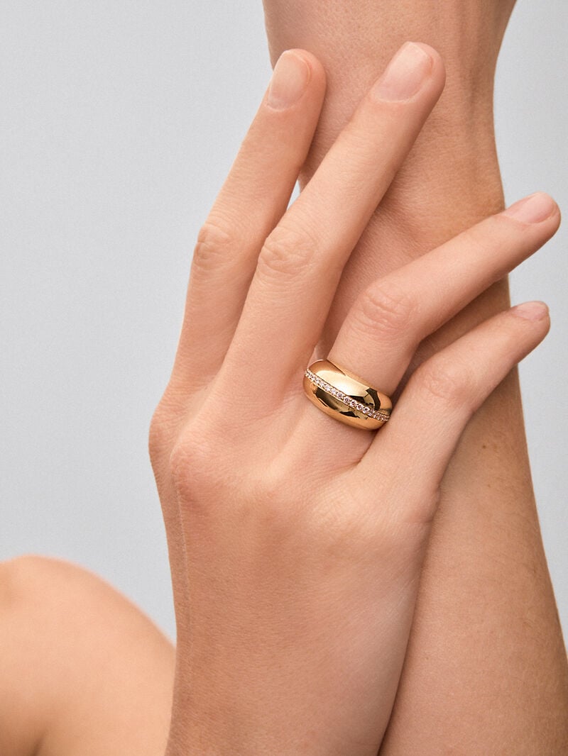 18K Yellow Gold Ring with Brilliant-Cut Pavé Diamonds image number 3