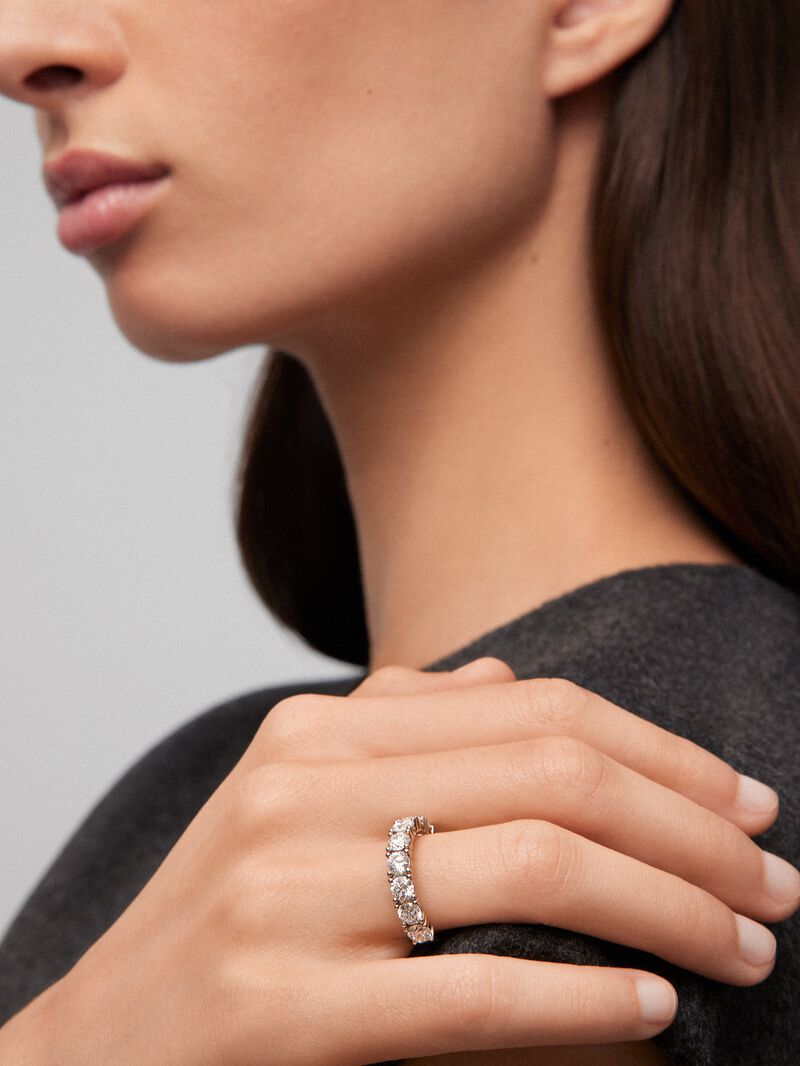 Half ring in 18K white gold with 8 brilliant-cut diamonds with a total of 2.05 cts image number 1