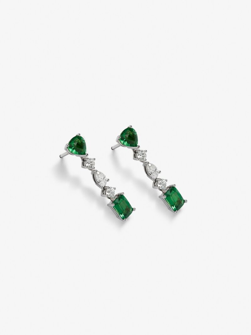 18K white gold earrings with 4 pear-cut and emerald-cut green tsavorites with a total of 8.68 cts and 6 pear-cut and brilliant-cut diamonds with a total of 0.98 image number 2