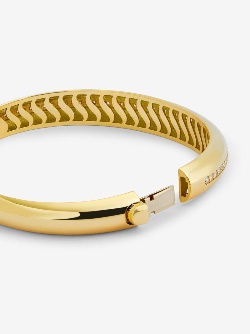 Rigid 18K Yellow Gold Bracelet with Pavé Brilliant-Cut Diamonds image number 4
