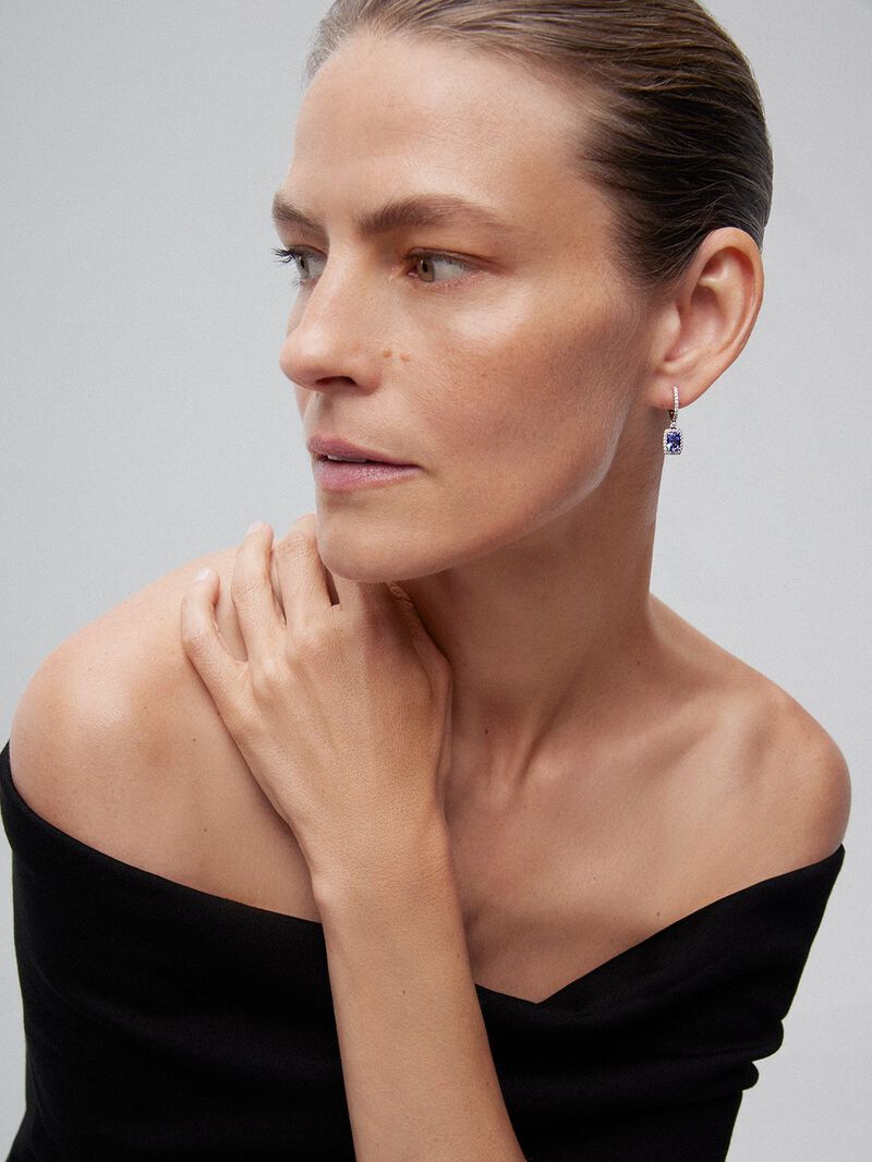 18K white gold earrings with 2 cushion-cut tanzanites with a total of 1.73 cts and 62 brilliant-cut diamonds with a total of 0.47 cts image number 1