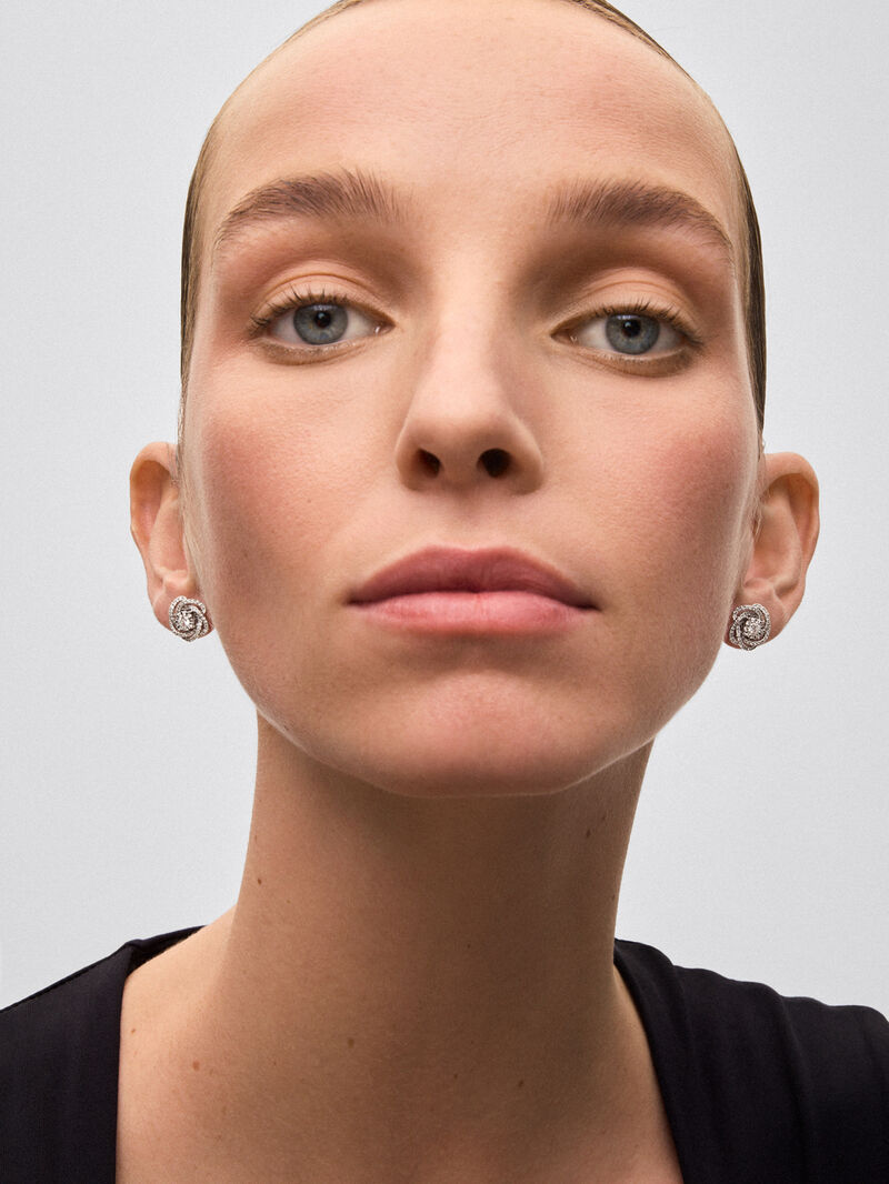 18K white gold earrings with 150 brilliant-cut diamonds with a total of 0.85 cts image number 1