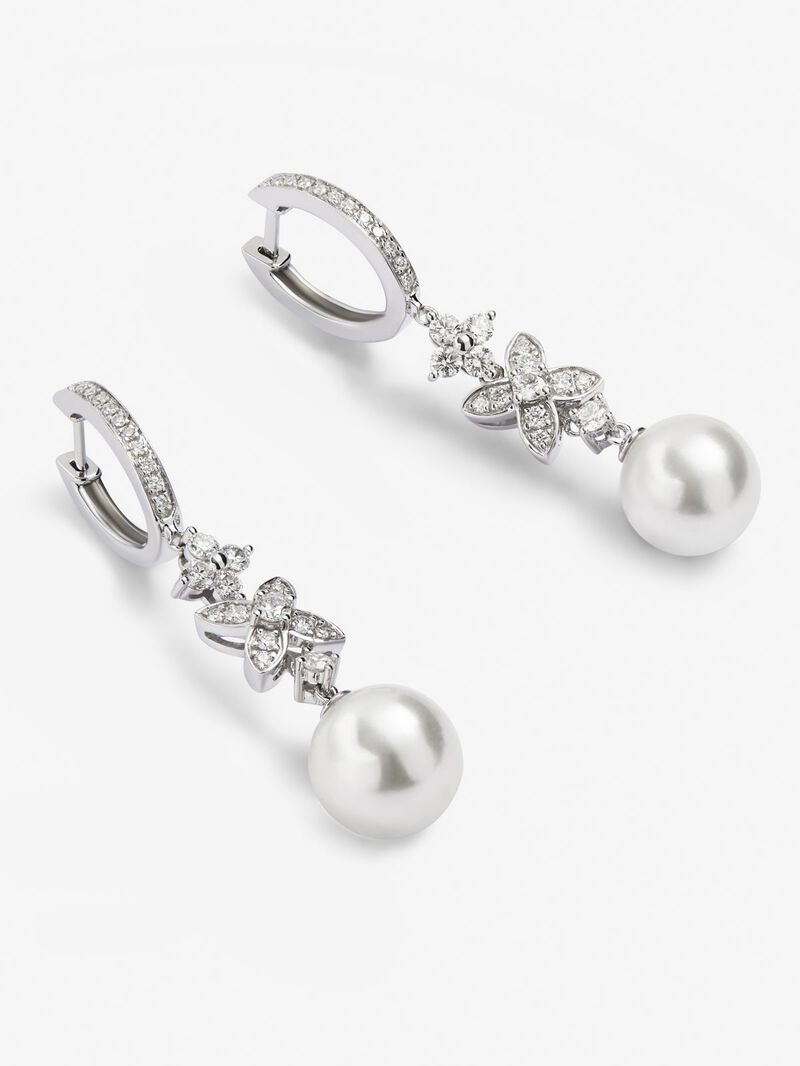 18K white gold earrings with 52 brilliant-cut diamonds with a total of 0.59 cts and 2 8.5 mm Akoya pearls image number 2