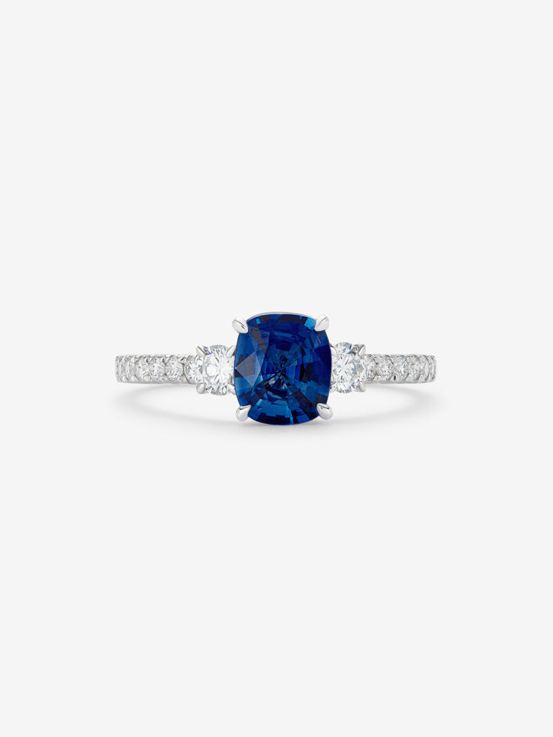 18K white gold triple ring with cushion-cut royal blue sapphire of 1.15 cts and brilliant-cut diamonds with a total of 0.37 cts image number 1