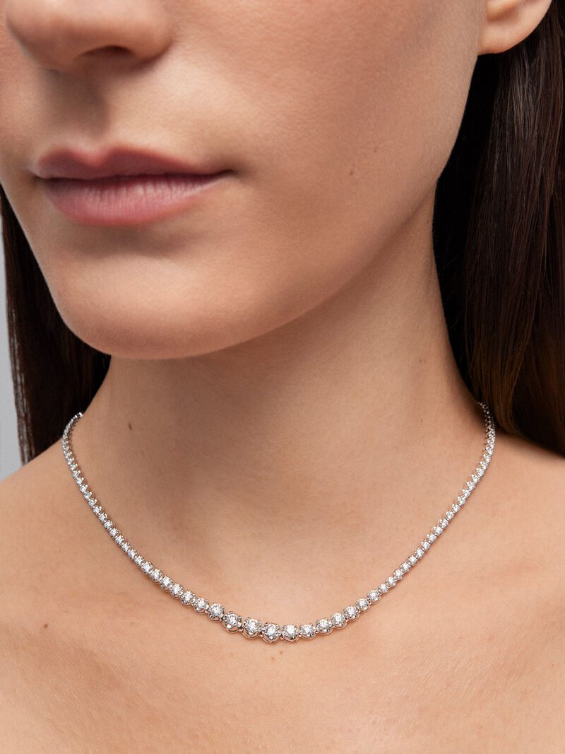 18K white gold rivière necklace with 126 brilliant-cut diamonds with a total of 6.71 cts image number 3